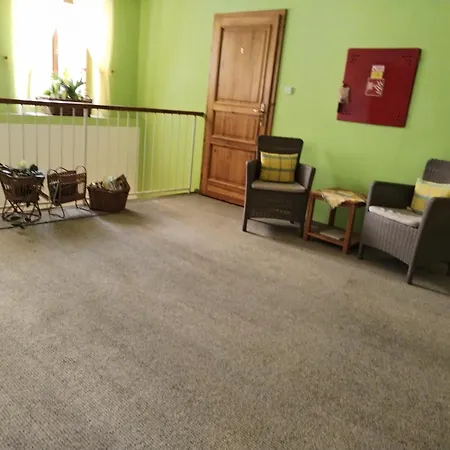 U Zvonu 호텔 쿤타호라